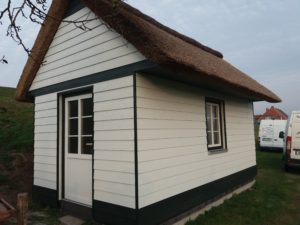 Gartenhaus mit Cedral Stülpschalung1